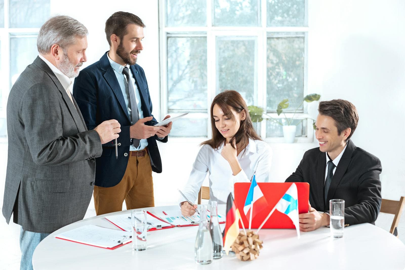 Tips To Help You Choose the Right Agency for Your Business Online